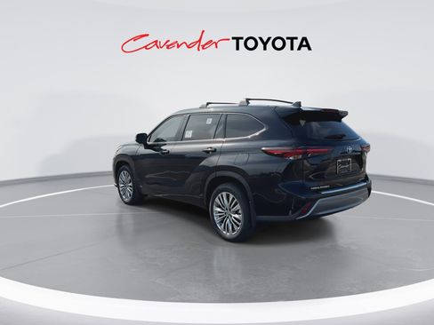 Used 2026 Toyota Highlander Platinum AWD/4WD image 6