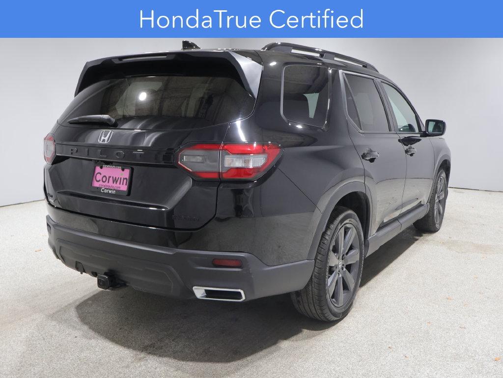 Used 2025 Honda Pilot Sport image 2