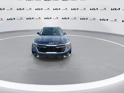 Certified 2024 Kia Seltos EX FWD image 3
