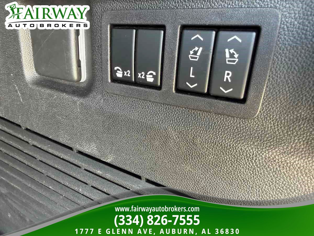 Used 2023 Chevrolet Suburban High Country AWD/4WD image 25