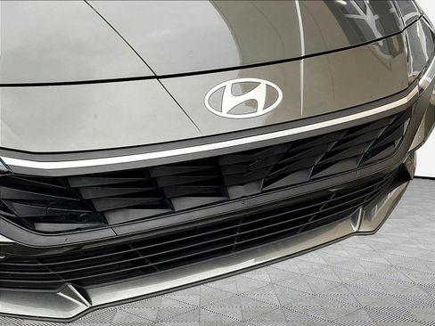 Certified 2024 Hyundai Elantra SE FWD image 32