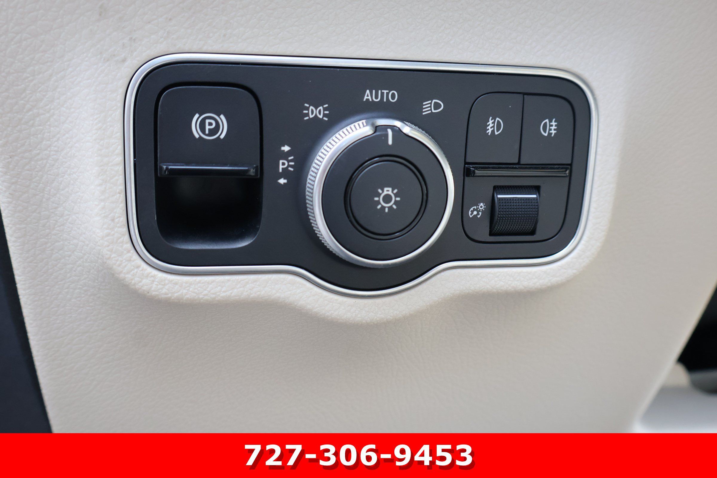Used 2023 Mercedes-Benz GLB 250 4MATIC w/ Premium Package image 21