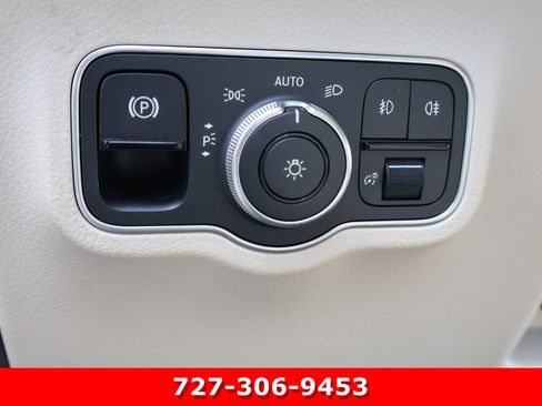 Used 2023 Mercedes-Benz GLB 250 4MATIC w/ Premium Package image 21