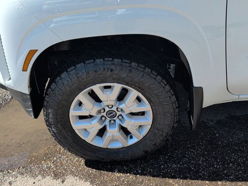 Certified 2023 Nissan Frontier SV w/ Technology Package AWD/4WD image 9