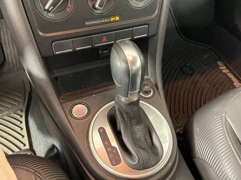Used 2018 Volkswagen Beetle 2.0T S FWD image 9