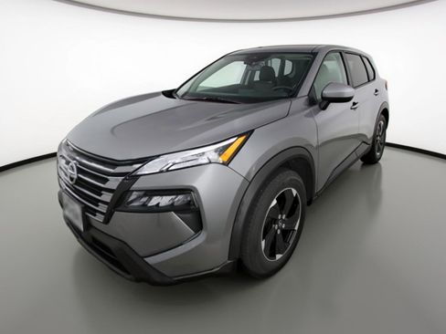 Used 2025 Nissan Rogue SV image 3