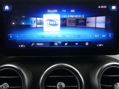 Used 2022 Mercedes-Benz GLC 300 4MATIC w/ Multimedia Package Lite image 13