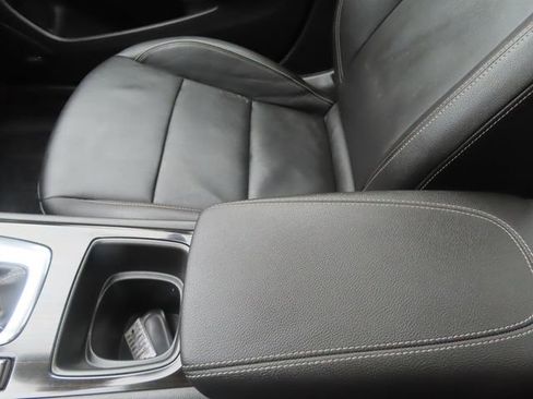 Used 2019 Buick Regal Essence w/ Driver Confidence Package I image 40