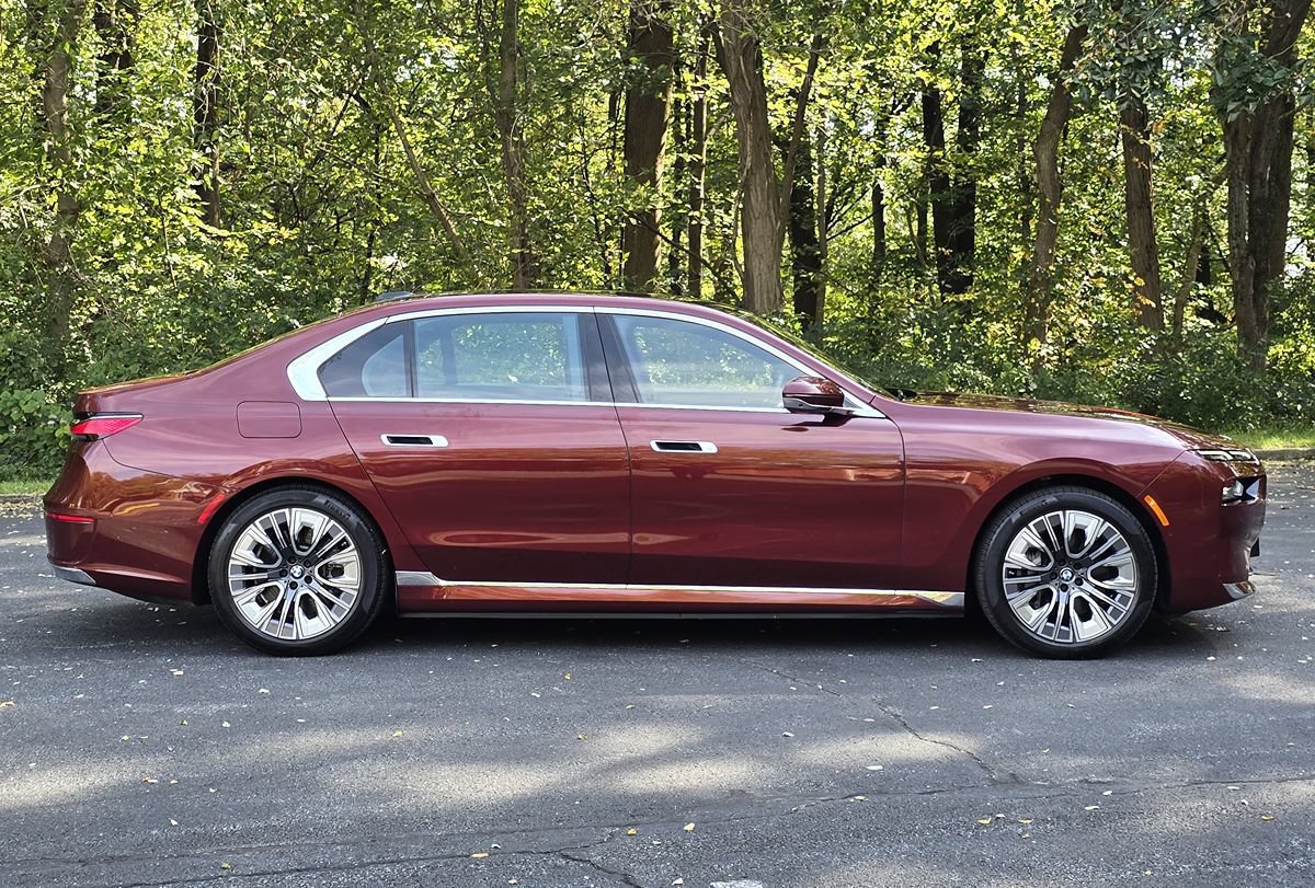 Used 2024 BMW i7 xDrive60 AWD/4WD image 7
