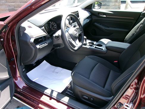 Used 2025 Nissan Altima 2.5 SV image 15