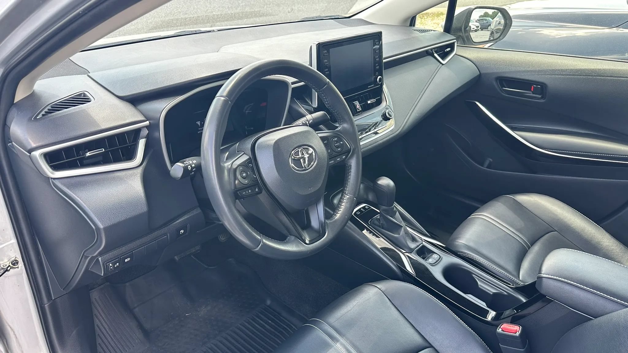 Used 2022 Toyota Corolla LE w/ Premium Interior Package FWD image 20