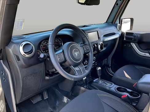 Used 2015 Jeep Wrangler Unlimited Sahara AWD/4WD image 15
