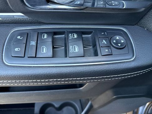 Used 2017 RAM 1500 Laramie image 11