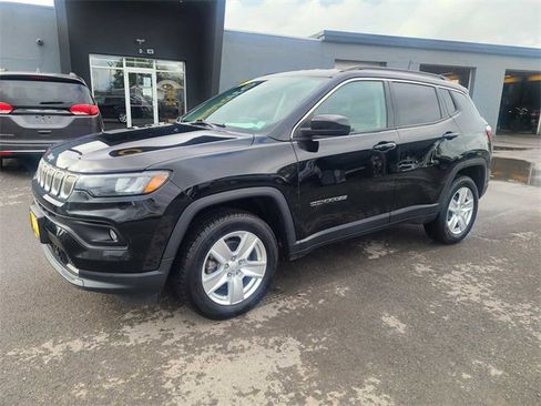 Used 2022 Jeep Compass Latitude w/ Convenience Group image 2
