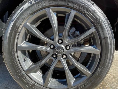 Used 2018 Ford Explorer XLT w/ Equipment Group 202A image 14