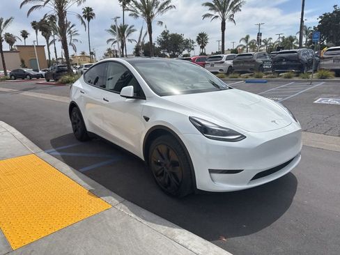 Used 2024 Tesla Model Y Long Range image 35