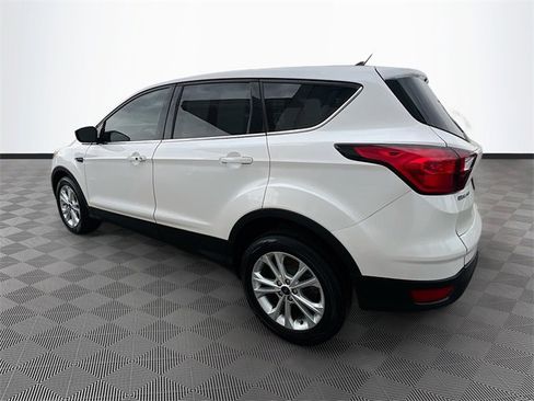 Used 2019 Ford Escape SE image 5