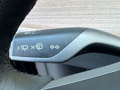Used 2023 Tesla Model Y Performance AWD/4WD image 16