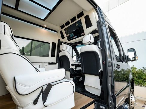 Used 2023 Mercedes-Benz Sprinter 3500 image 4