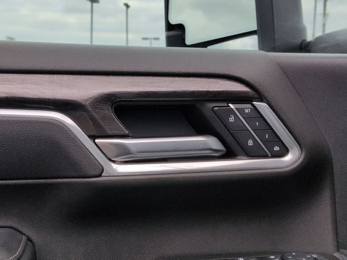 Certified 2025 Chevrolet Silverado 2500 LTZ w/ LTZ Convenience Package AWD/4WD image 22