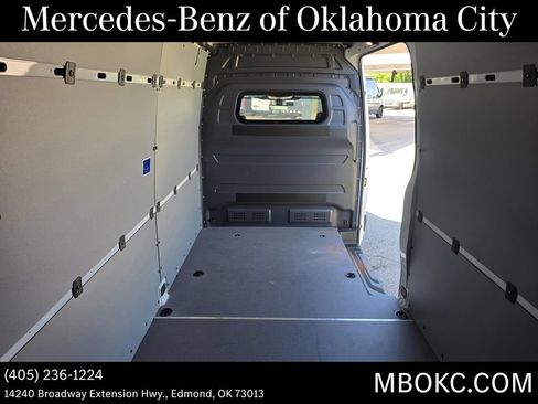 Used 2025 Mercedes-Benz Sprinter 2500 image 5