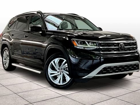 Used 2023 Volkswagen Atlas SE w/ Panoramic Sunroof Package image 2