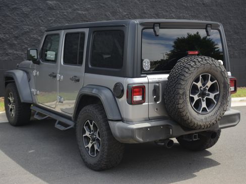 Used 2018 Jeep Wrangler Unlimited Sport AWD/4WD image 3