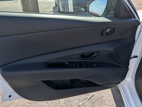 Certified 2025 Hyundai Elantra SEL image 12