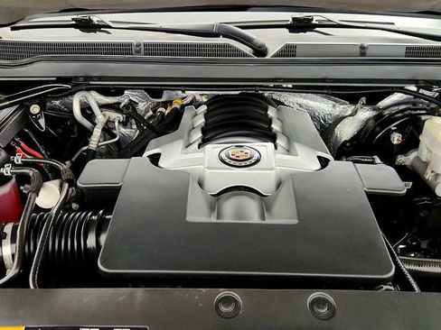 Used 2015 Cadillac Escalade Premium image 30