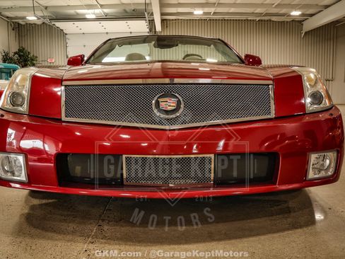 Used 2005 Cadillac XLR RWD image 36