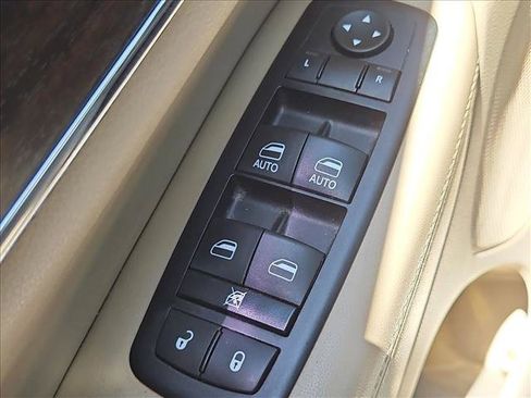 Used 2014 Jeep Grand Cherokee Limited w/ Luxury Group II AWD/4WD image 11