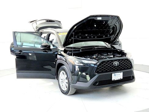 Used 2023 Toyota Corolla Cross LE image 9