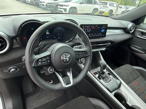 Used 2024 Alfa Romeo Tonale Veloce AWD/4WD image 25