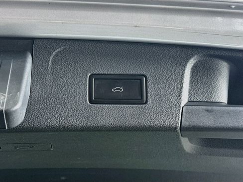 Used 2018 Volkswagen Atlas SEL AWD/4WD image 31