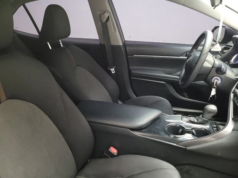 Used 2019 Toyota Camry LE FWD image 21