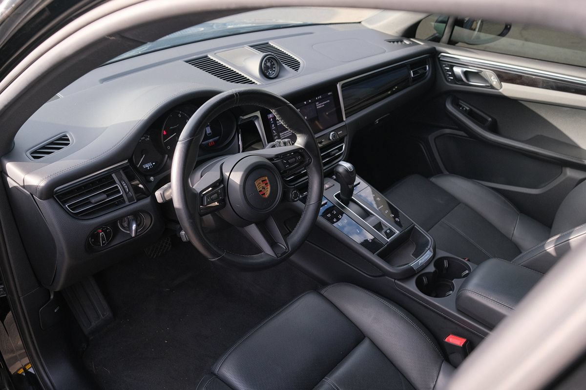 Used 2023 Porsche Macan Turbo AWD/4WD image 13