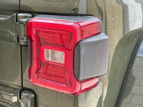 Used 2023 Jeep Wrangler Unlimited Sahara AWD/4WD image 12