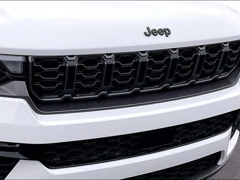 New 2026 Jeep Grand Cherokee Limited AWD/4WD image 35