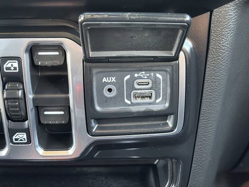 Used 2021 Jeep Wrangler Unlimited Sahara AWD/4WD image 30