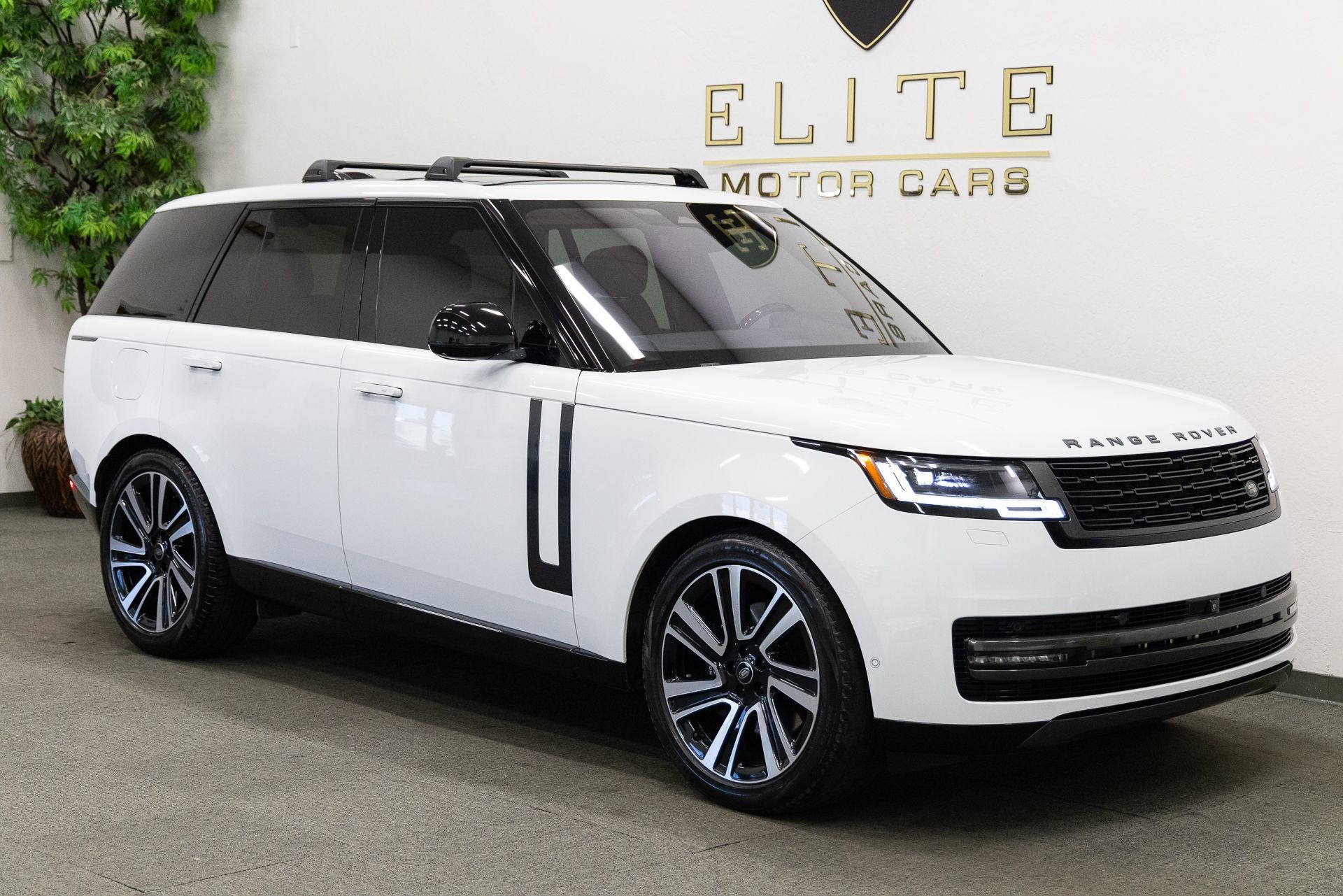 Used 2023 Land Rover Range Rover SE AWD/4WD image 9