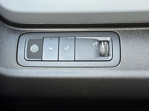 New 2027 Chevrolet Bolt LT w/ Comfort Package FWD image 26