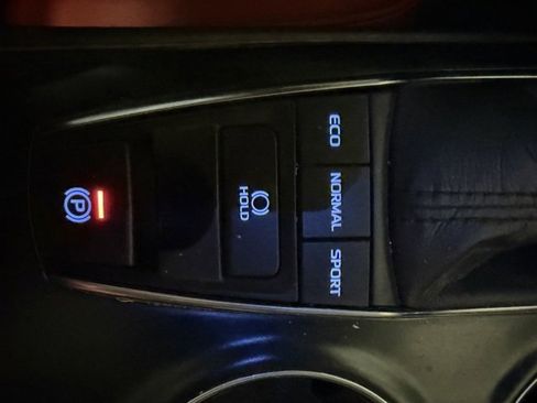 Used 2019 Toyota Camry XSE image 21