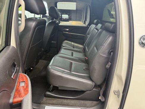 Used 2013 Chevrolet Avalanche LTZ AWD/4WD image 81