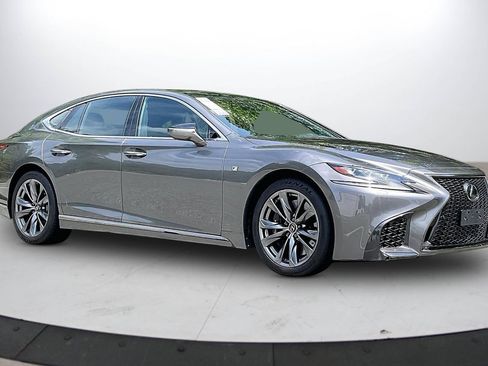 Used 2018 Lexus LS 500 F Sport w/ Accessory Package (Z1) AWD/4WD image 2