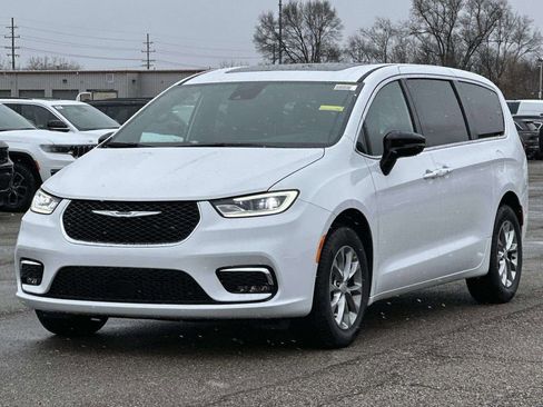 New 2026 Chrysler Pacifica Limited image 6