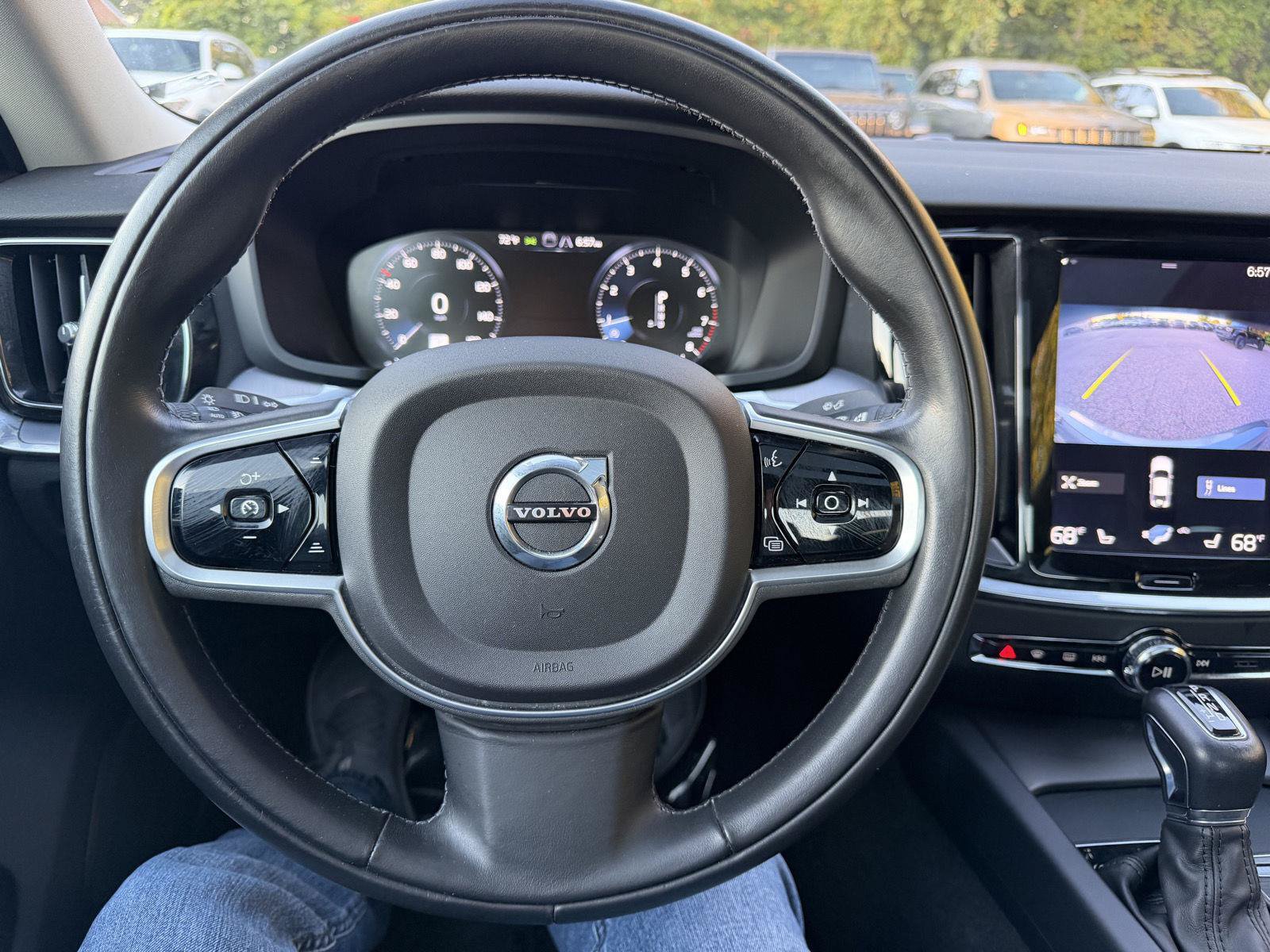 Used 2020 Volvo S60 T5 Momentum FWD image 11