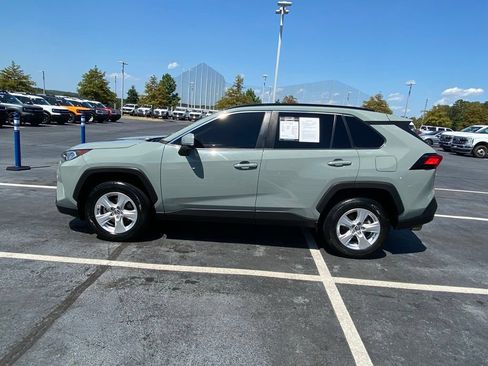 Used 2020 Toyota RAV4 XLE FWD image 4