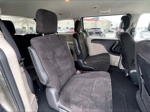 Used 2012 Dodge Grand Caravan SXT image 25