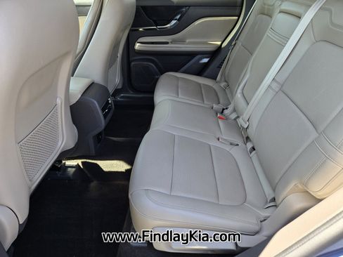 Used 2022 Lincoln Corsair Reserve w/ Rear Removable Package Tray FWD image 10
