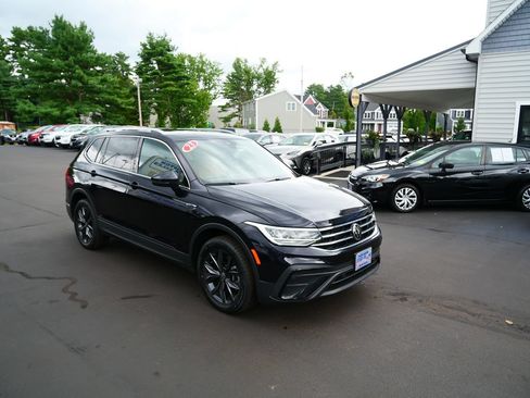 Used 2023 Volkswagen Tiguan SE AWD/4WD image 2